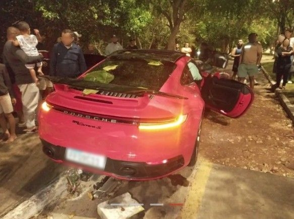 Motorista de Porsche atropela pedestre e foge em Arapiraca