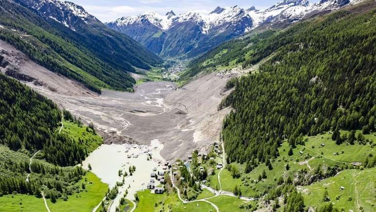 Tragédia em Blatten: Vila Suíça Soterra Sob Geleira