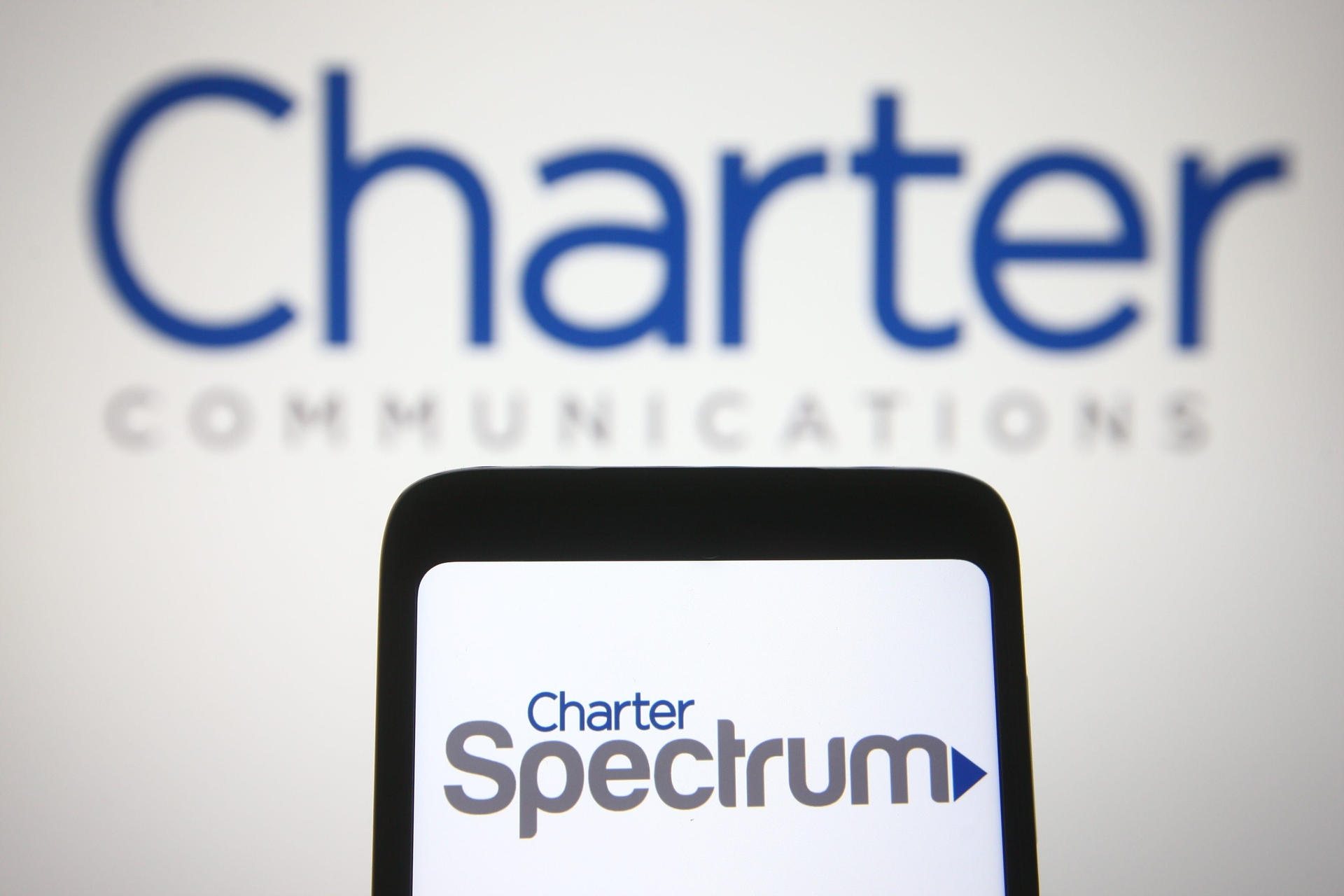 Fusão bilionária entre Charter e Cox transforma mercado de TV