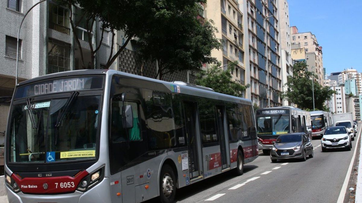 Nunes admite aumento da tarifa de ônibus em 2026