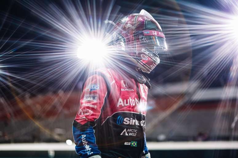 Papo com Castroneves: Viagem 'vapt-vupt'