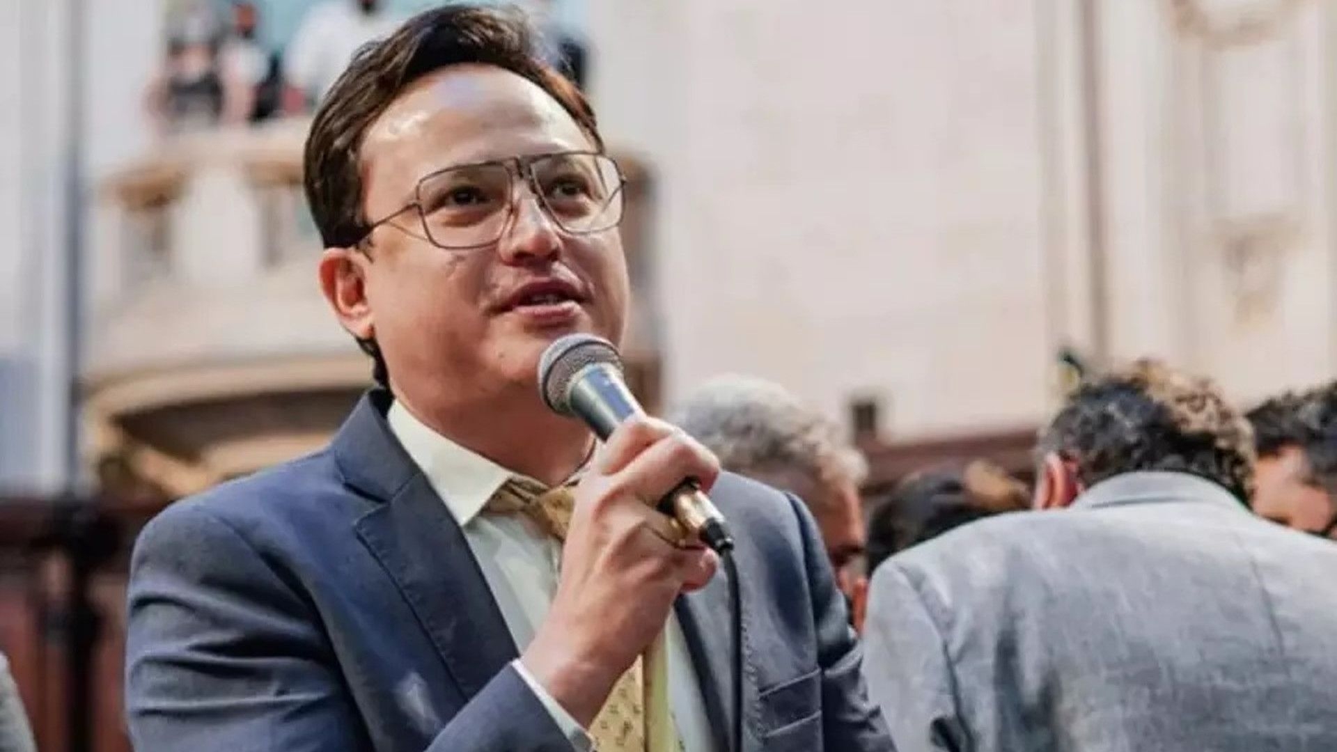 TRE-RJ cassa deputado estadual por abuso de poder religioso em rádio e 'showmício'