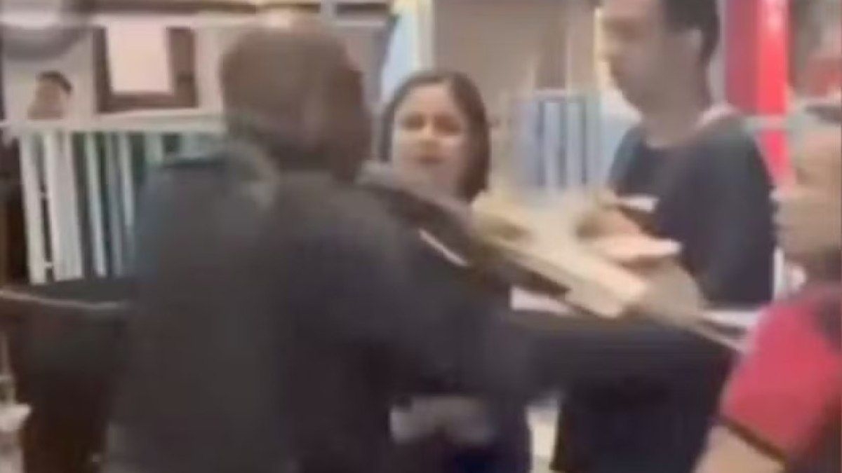 Idosa agredida com coronhada de fuzil por PM no Rio