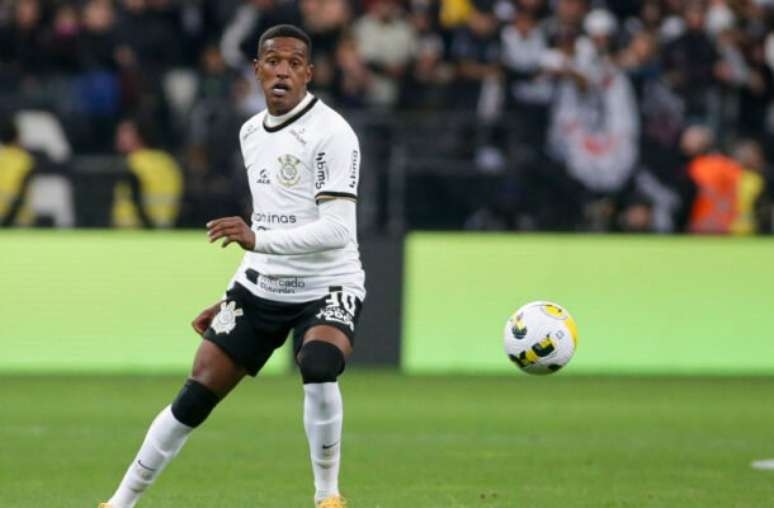 Corinthians desiste do retorno do zagueiro Robert Renan