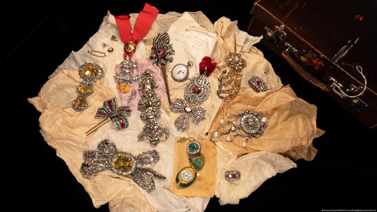 Joias da realeza austríaca voltam após 100 anos sumidas