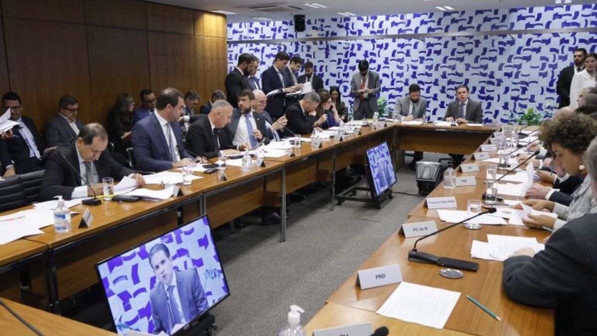 Câmara vota PL Antifacção em clima de disputa política