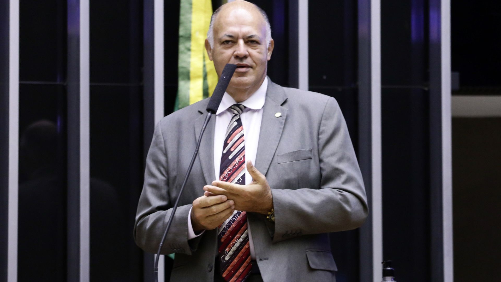 Veja como votaram deputados da comissão que quer proibir casamento homoafetivo