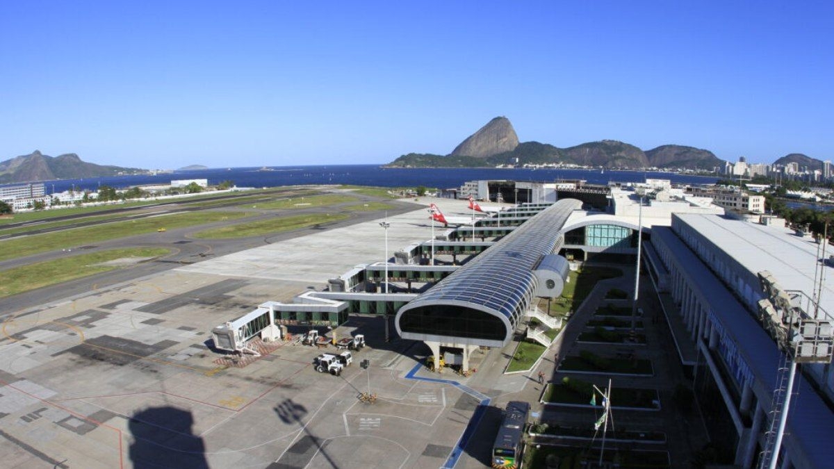 Ventos fortes provocam arremetidas no aeroporto Santos Dumont