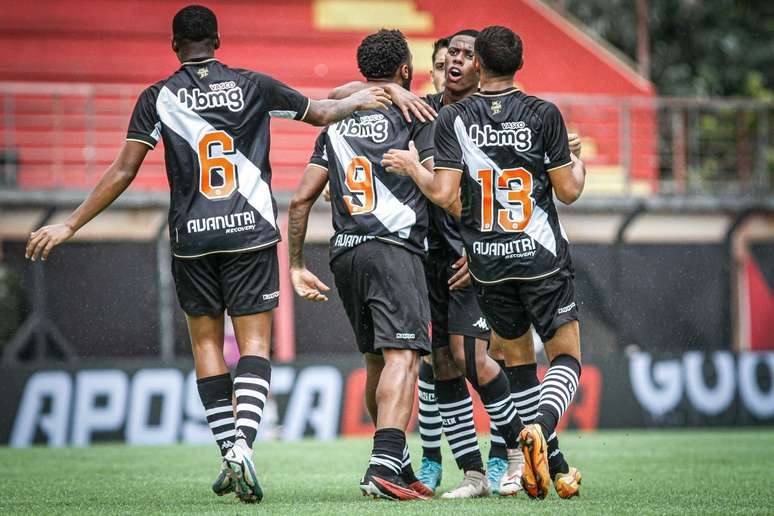 Dupla funciona, Vasco vence o Potyguar por 2 a 0 e se mantém vivo na Copinha