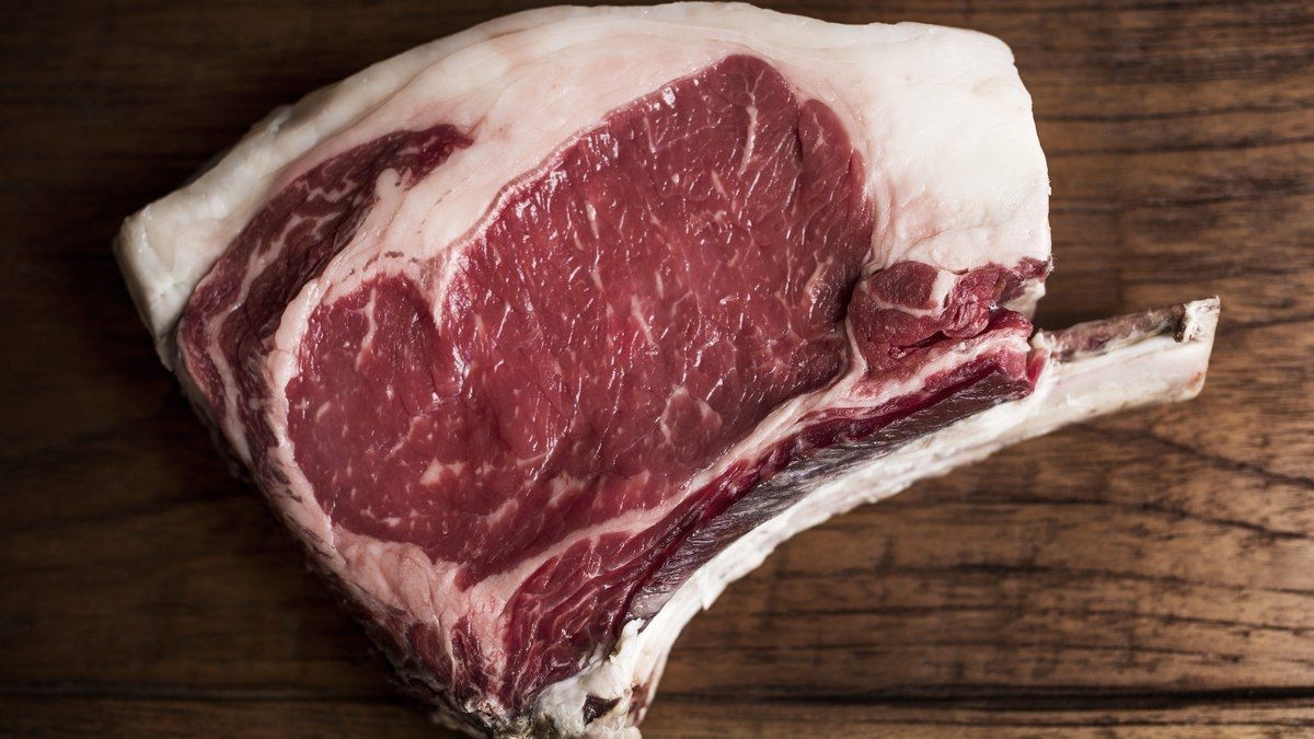 Mulher é presa após furtar carne em supermercado de SC