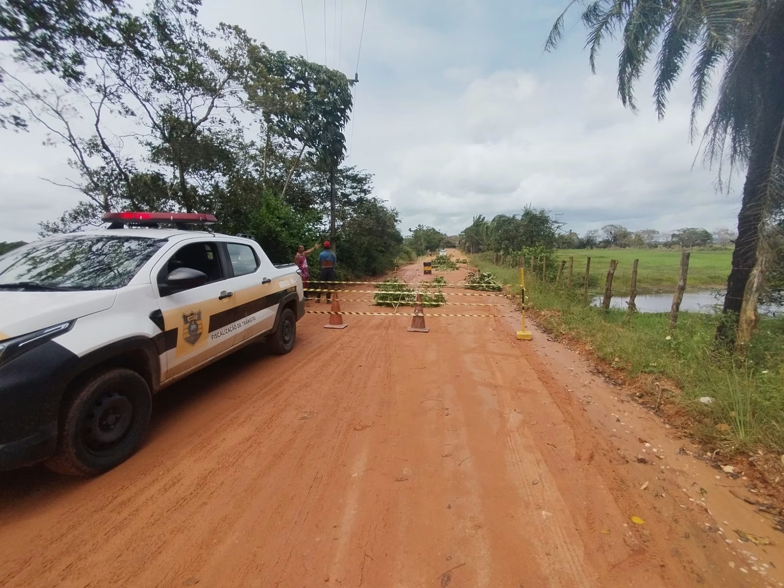 Penedo interdita estrada e inicia recuperação rápida das chuvas