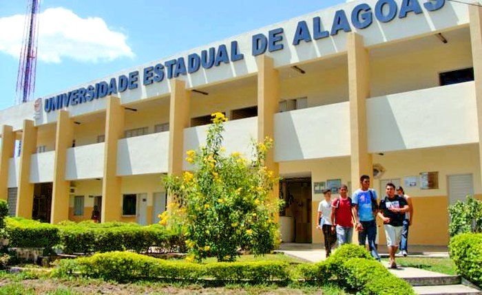 Paulo Dantas anuncia concurso para professores da Uneal em 2025