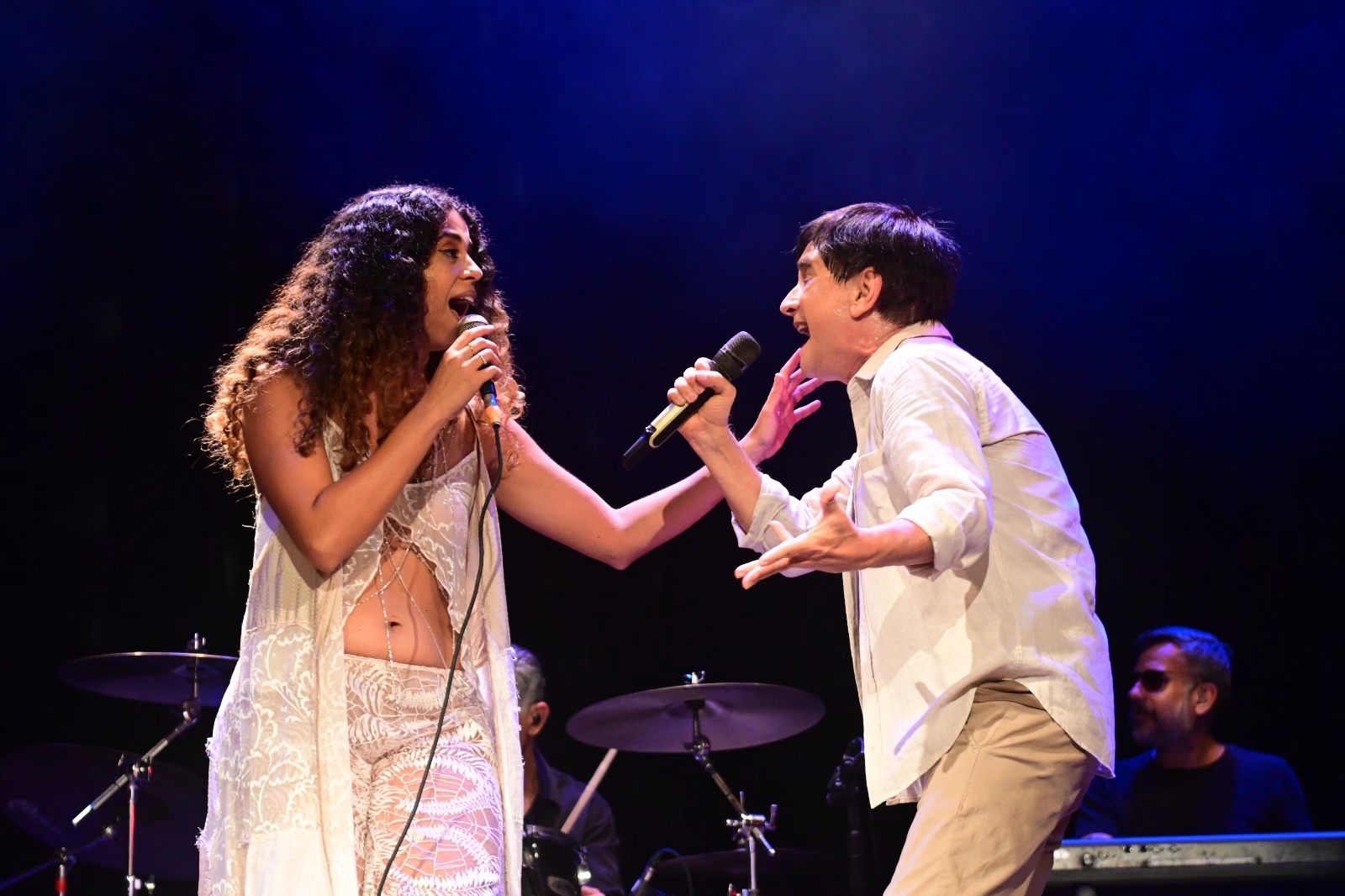 Biafra e Llari fazem sucesso no Theatro Sete de Setembro