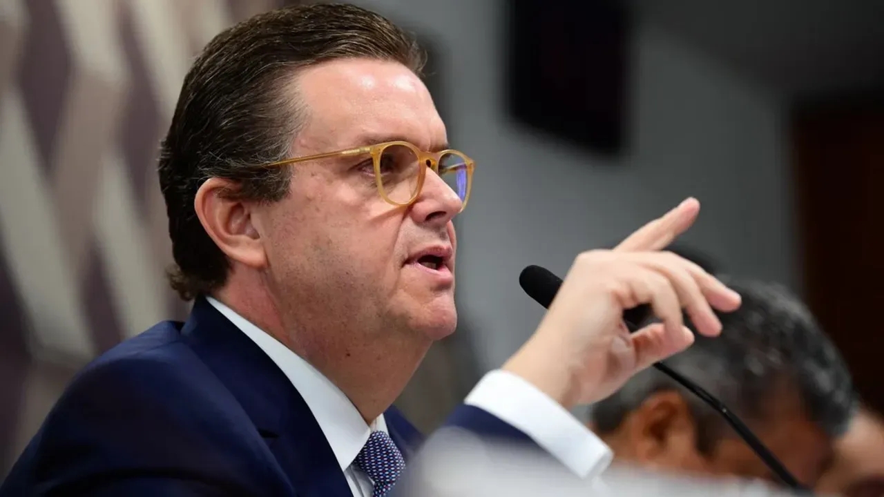 Oposição quer convocar Wolney Queiroz para depor na CPMI do INSS