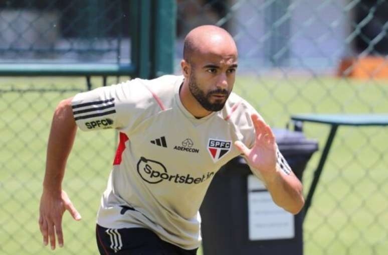 Presidente do São Paulo exala otimismo com renovação de Lucas