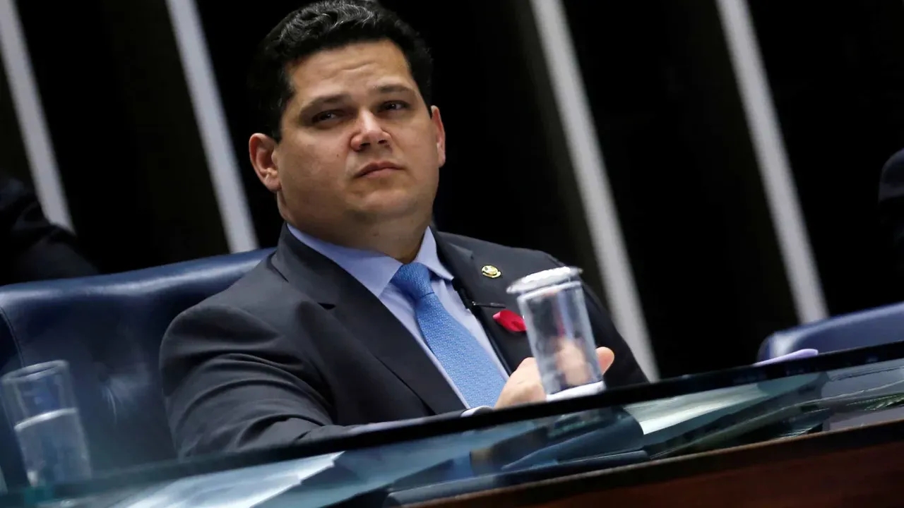 Alcolumbre critica cota para mulheres no Congresso Nacional