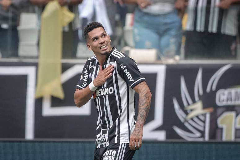 Com grandes marcas, Paulinho completa um ano no Atlético-MG