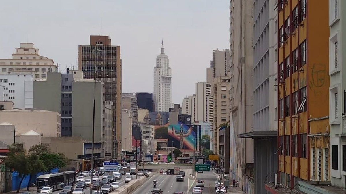 Serviços abertos e fechados nas festas de fim de ano em SP