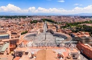 O Mundo Sob um Novo Papa: Esperança, Desafios e Transformação