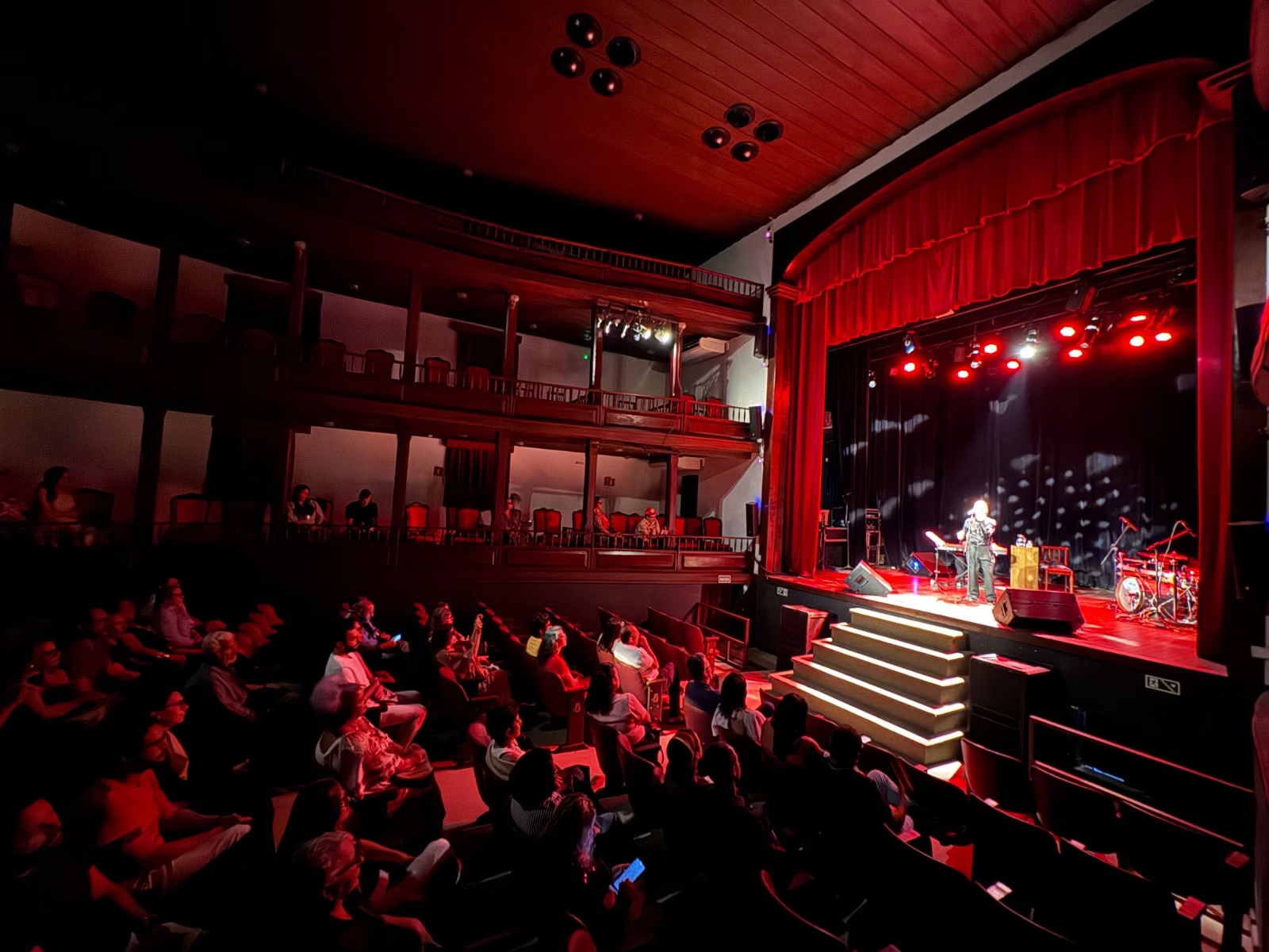 Edson Cordeiro e Elaine Kundera encantam público em Penedo