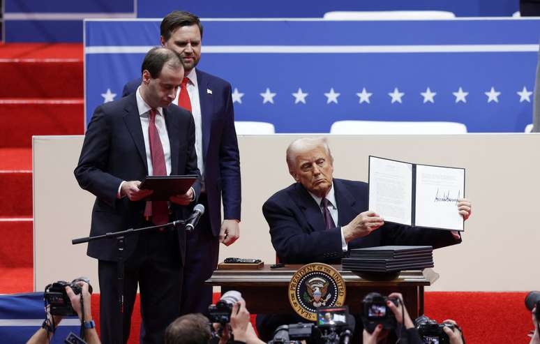 Trump volta a retirar EUA do Acordo de Paris e da OMS: ‘Acabou’