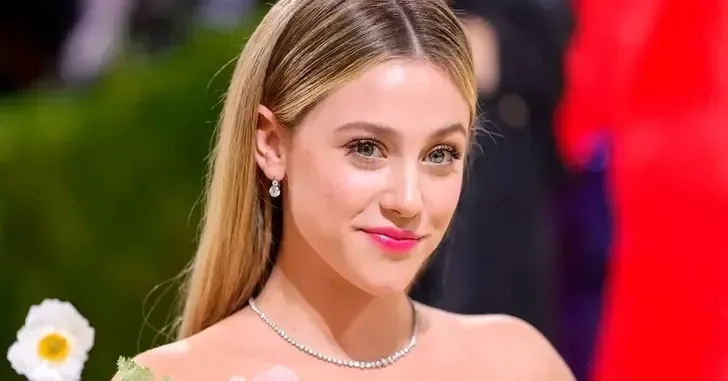 Lili Reinhart será protagonista de adaptação romântica