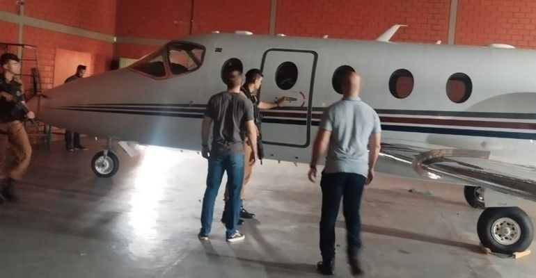 Gaesf cumpre mandados em Santa Catarina e Paraná e apreende aeronave de R$ 11 milhões
