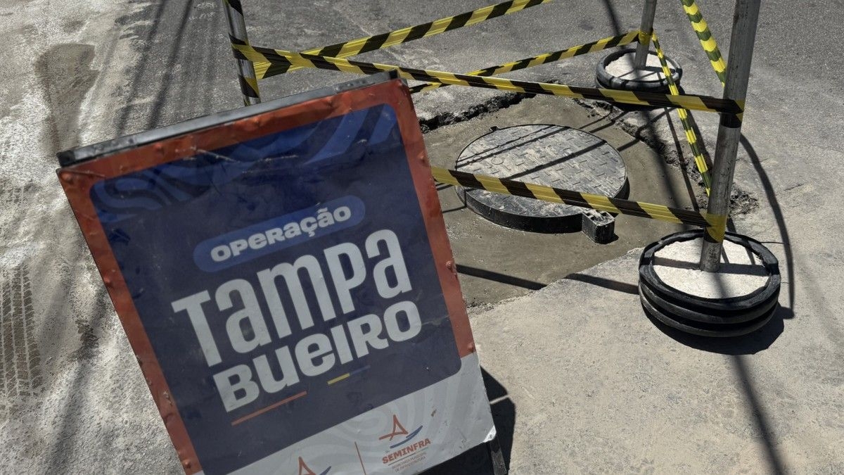 Bloqueio na Avenida Menino Marcelo em Maceió