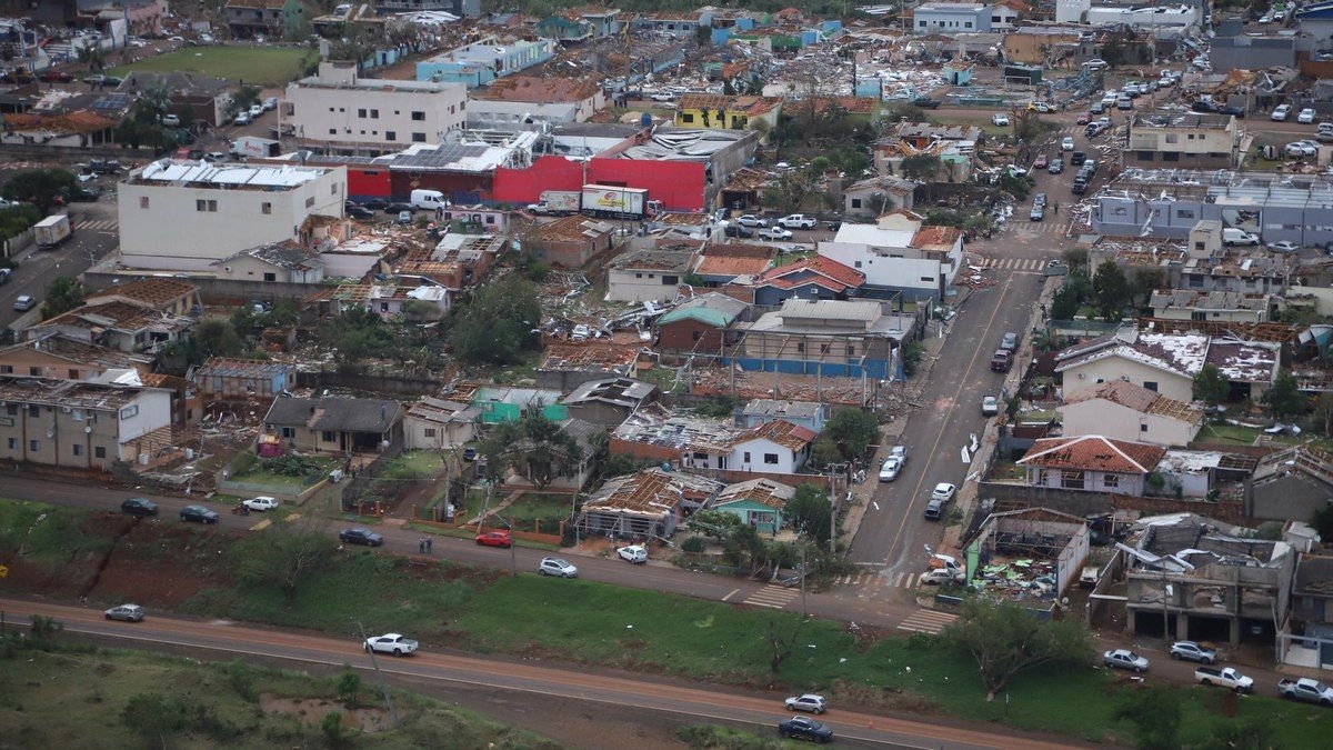 Auxílio de R$ 50 mil para famílias afetadas por tornado