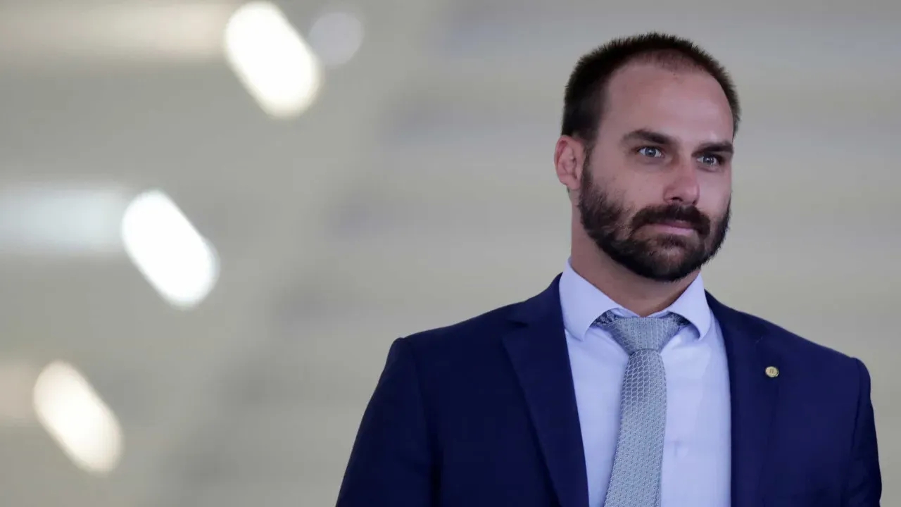 Bolsonaro confirma repasse de R$ 2 milhões para filho nos EUA