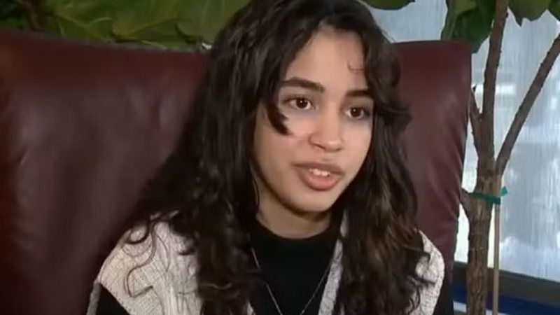 Estudante processa escola por não saber ler e escrever