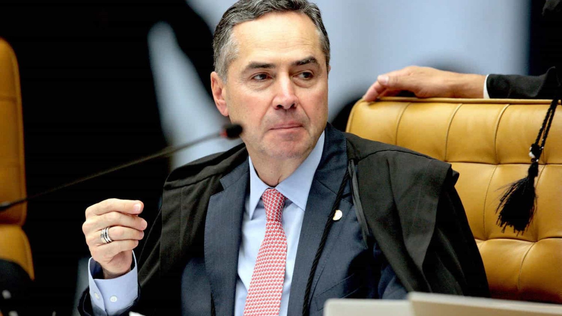 'Nós estamos aqui para evitar que isso aconteça de novo', afirma Barroso sobre o 8 de janeiro