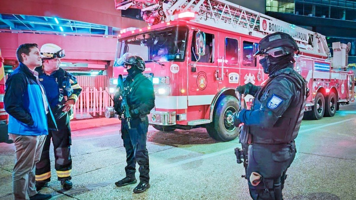 Explosão de carro-bomba deixa um morto em Guayaquil