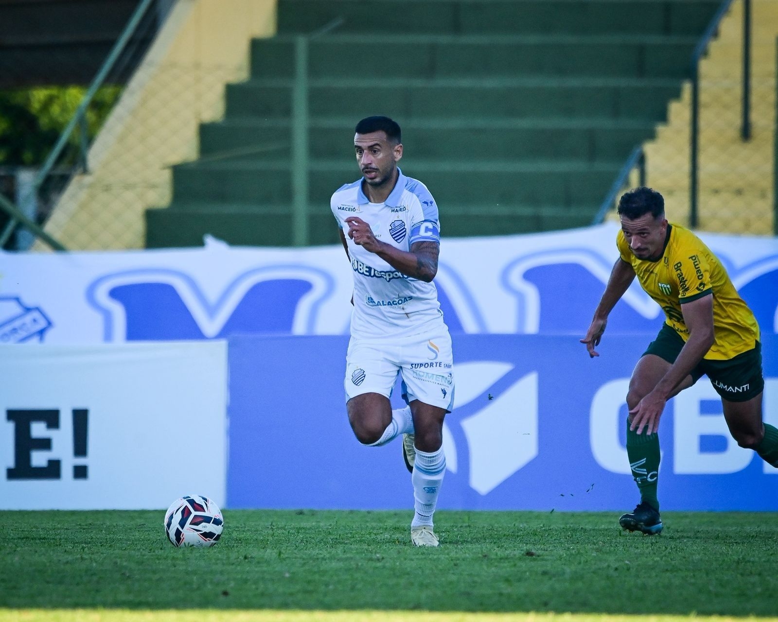 Camacho celebra renovação e importância no CSA