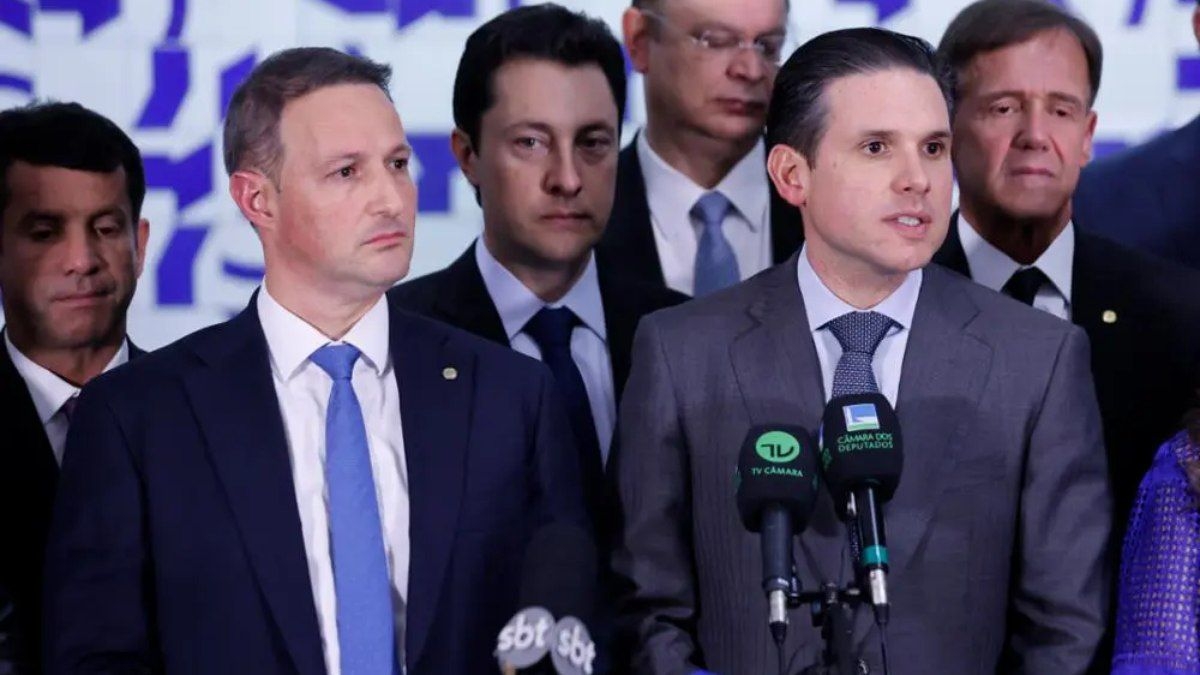 Derrite apresenta nova versão do PL Antifacção à Câmara