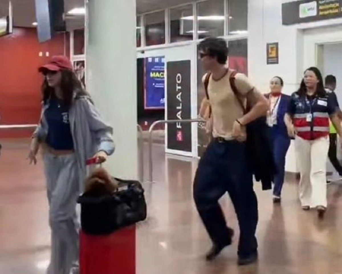 Shawn Mendes e Bruna Marquezine chegam juntos a Maceió