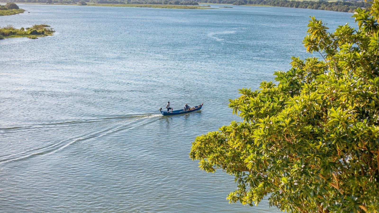 Naufrágio de Embarcação com Quatro Pessoas em Penedo