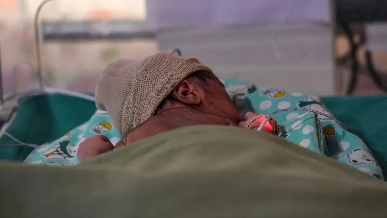 Grávida descobre fetos de irmãos gêmeos no abdômen