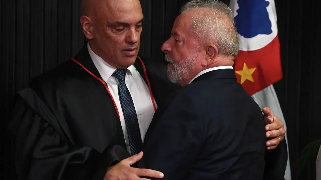 Trump e Bannon defendem Bolsonaro e atacam Moraes