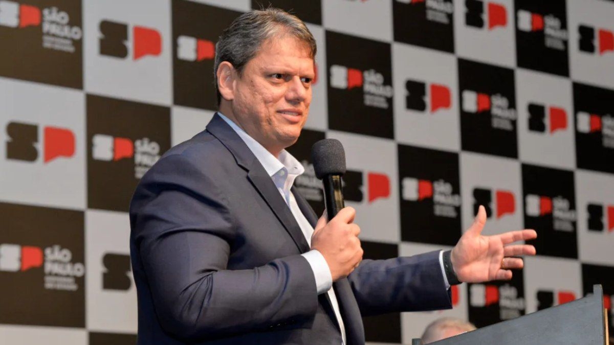 Tarcísio lidera com 50% na corrida eleitoral em SP