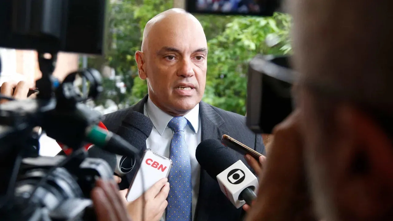 Moraes nega pedido de prisão de Jair Bolsonaro