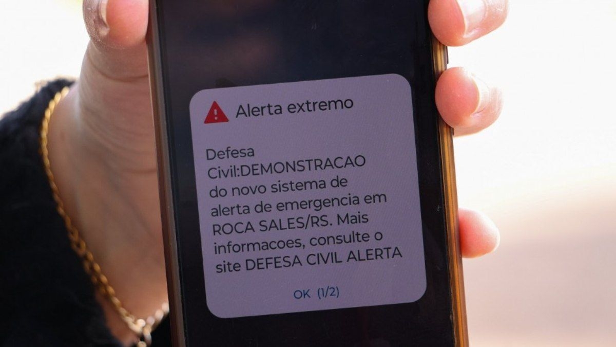 Defesa Civil emite alerta inédito de tempestade para celulares
