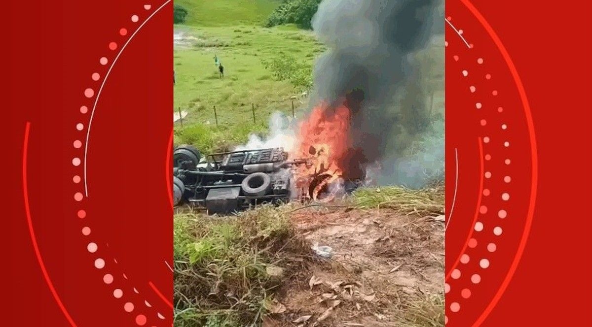 Caminhão pega fogo na estrada rural em Alagoas