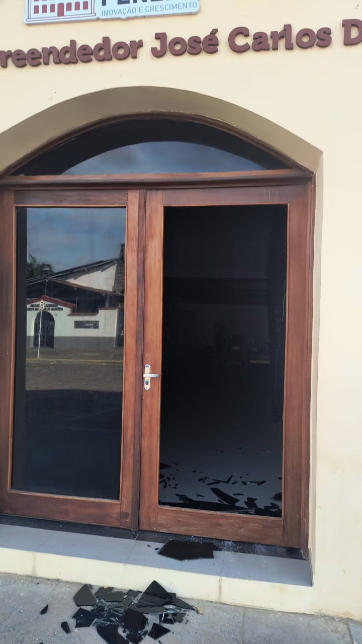 Vandalismo na Casa do Empreendedor em Penedo