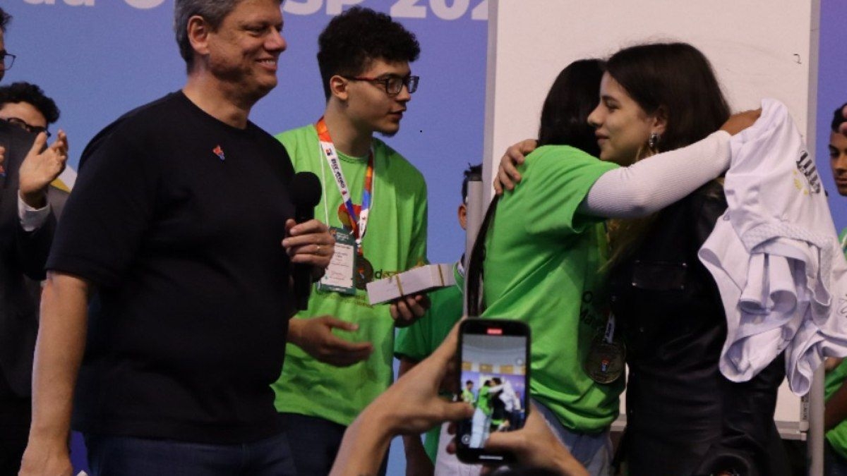 Governo de SP premia medalhistas da Olimpíada de Matemática