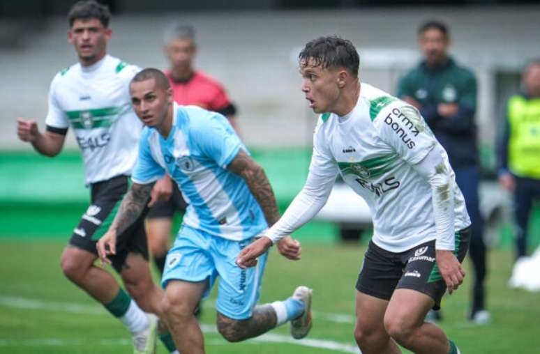 Coritiba é derrotado pelo Londrina na estreia no Paranaense