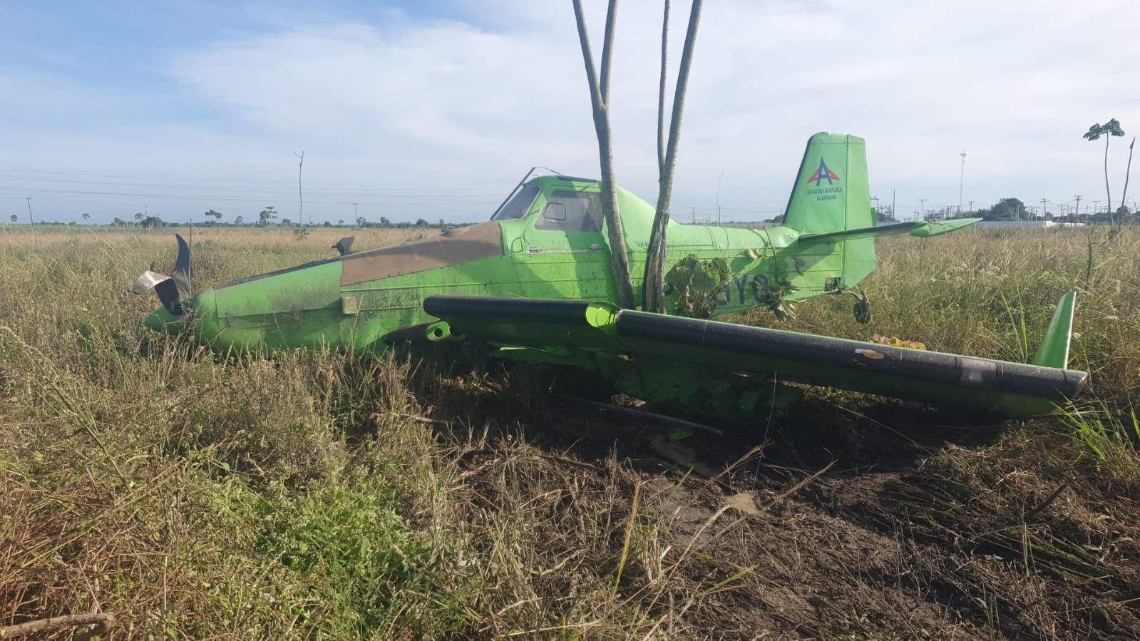 Aeronave agrícola cai em Pilar e piloto é resgatado