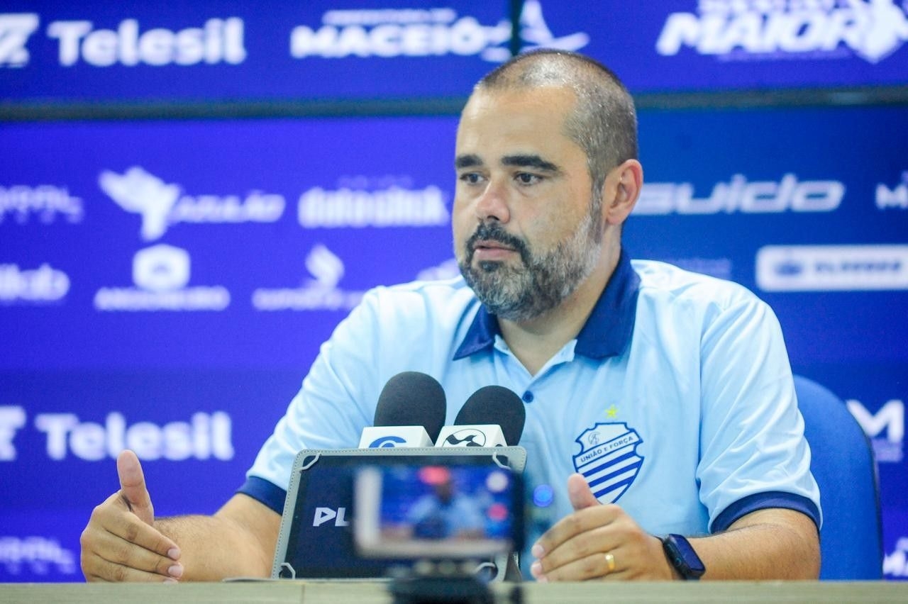 CSA busca alternativas enquanto negociação com Kleina se arrasta