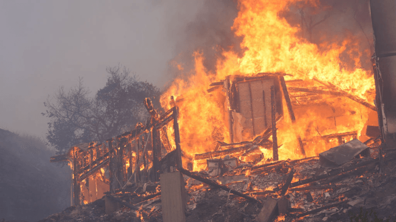 Milionários de Los Angeles contratam bombeiros particulares por mais de R$ 12 mil a hora