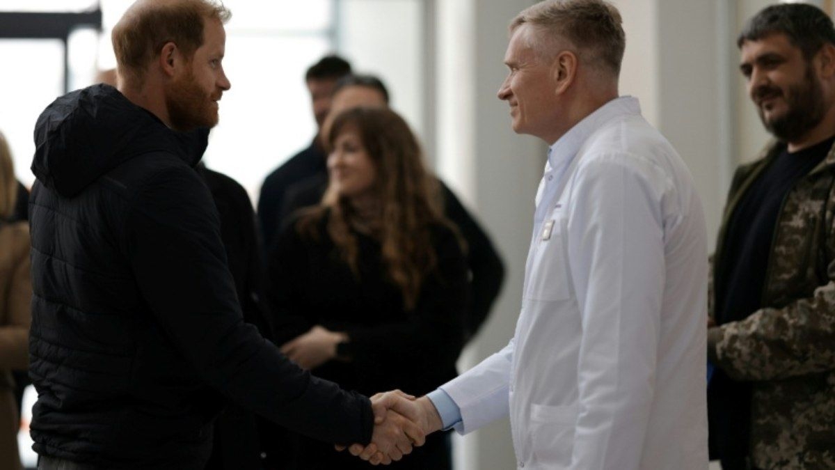 Príncipe Harry surpreende com visita à Ucrânia